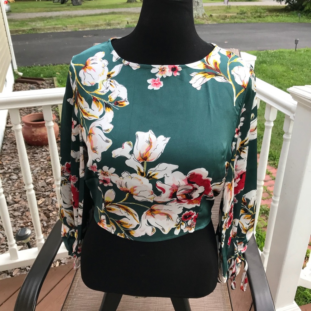 🐛Crop Top🐛 - Picture 4 of 8